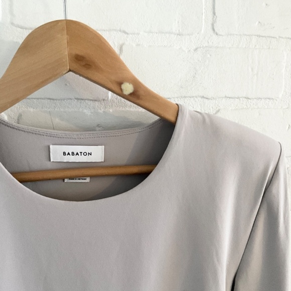 Aritzia Babaton Bodysuit Contour Shoulder Pad Longsleeve Light Gray Crew neck M - Picture 7 of 15